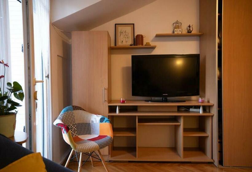 Cushy Apartment Close To City Centre