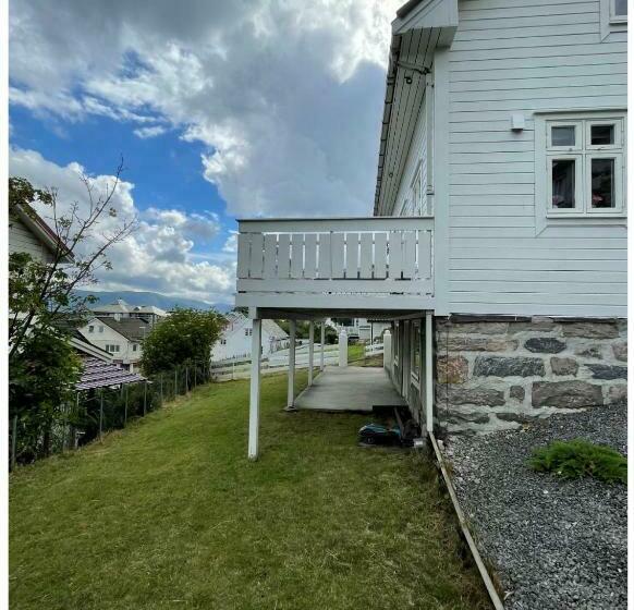 Måløy City Center   Château Kvalheim