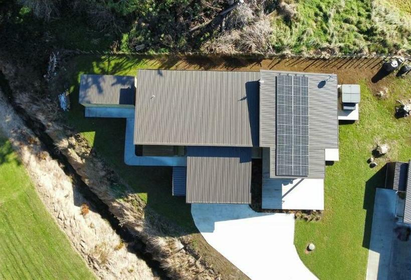 5 Bedroom, Solar On Snowmass Ohakune, Yellow Door