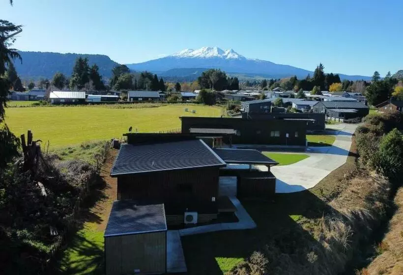 5 Bedroom, Solar On Snowmass Ohakune, Yellow Door