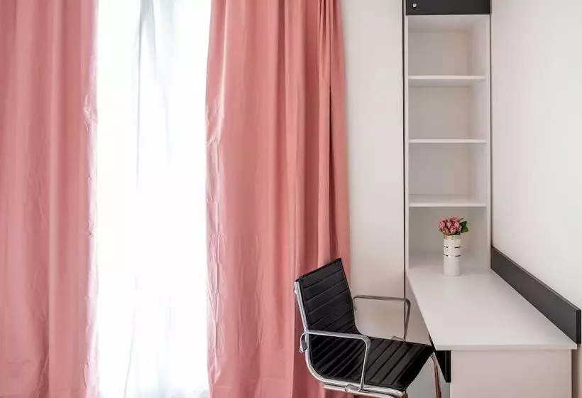 Sunny 1bdr Apartment Near Center