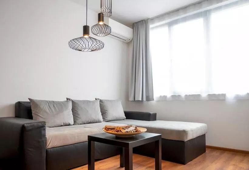 Sunny 1bdr Apartment Near Center