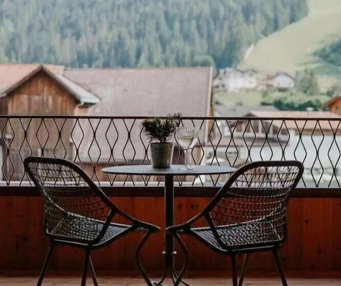 Atto Suites & Cuisine