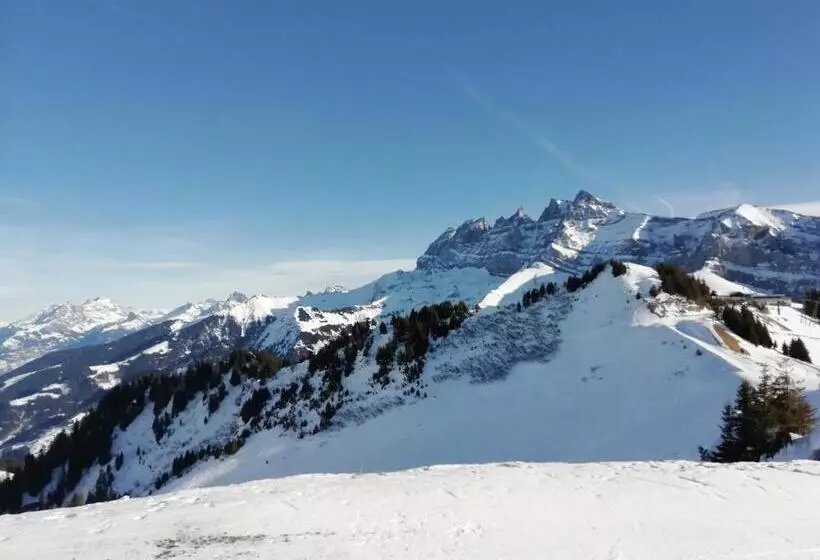 Chalet Rivendell, Morzine Sleeps 10 With Garage