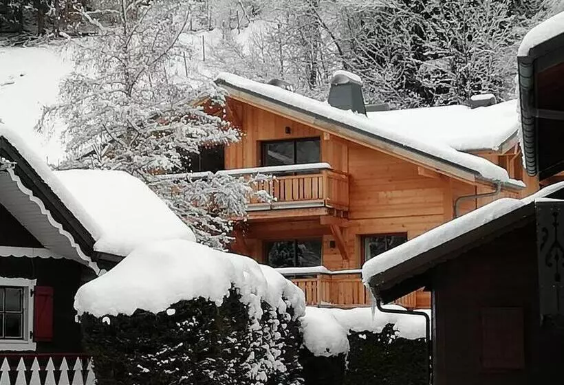 Chalet Rivendell, Morzine Sleeps 10 With Garage