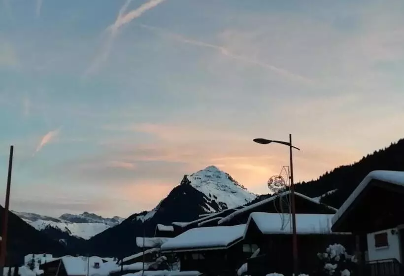 Chalet Rivendell, Morzine Sleeps 10 With Garage