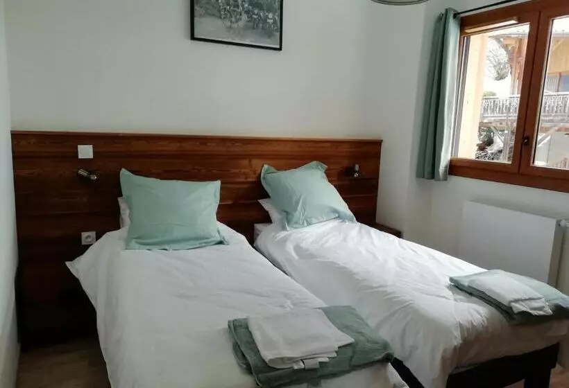 Chalet Rivendell, Morzine Sleeps 10 With Garage