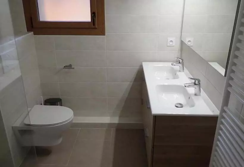 Chalet Rivendell, Morzine Sleeps 10 With Garage