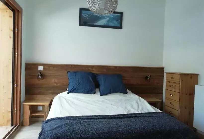 Chalet Rivendell, Morzine Sleeps 10 With Garage