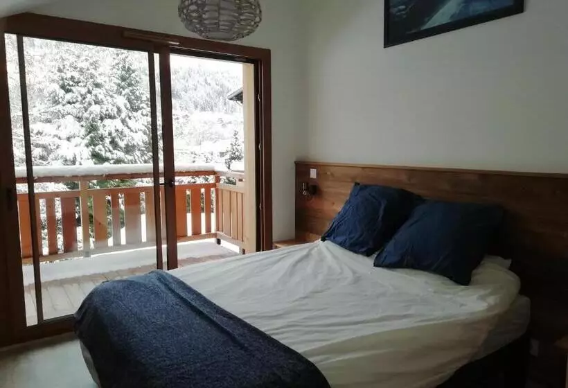 Chalet Rivendell, Morzine Sleeps 10 With Garage