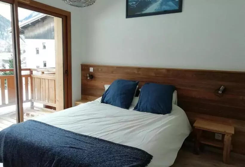Chalet Rivendell, Morzine Sleeps 10 With Garage