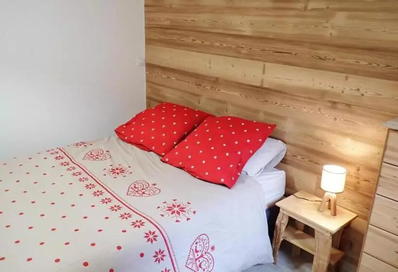 Chalet Rivendell, Morzine Sleeps 10 With Garage