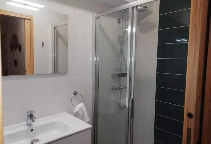 Chalet Rivendell, Morzine Sleeps 10 With Garage