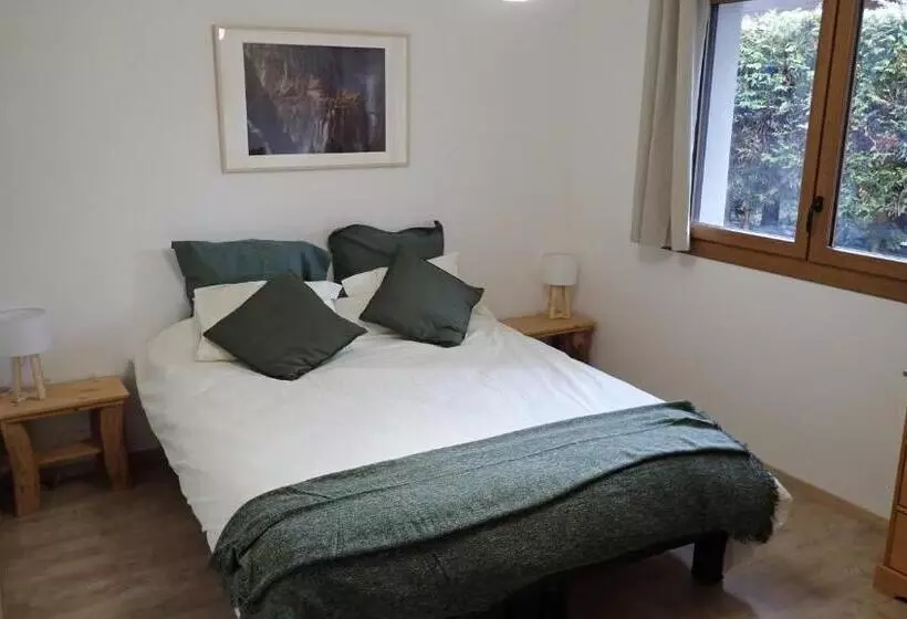 Chalet Rivendell, Morzine Sleeps 10 With Garage