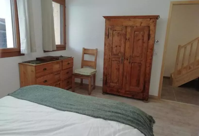 Chalet Rivendell, Morzine Sleeps 10 With Garage