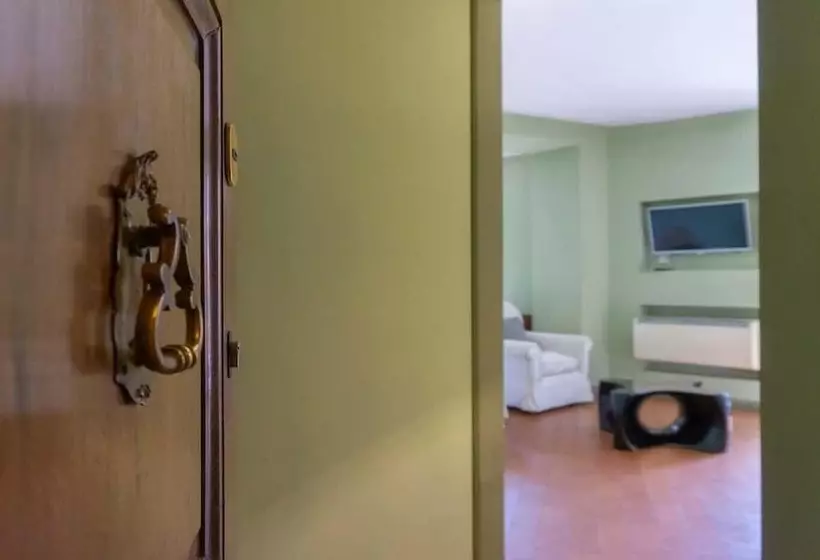 Piazza Venezia Charming & Bright Apartment