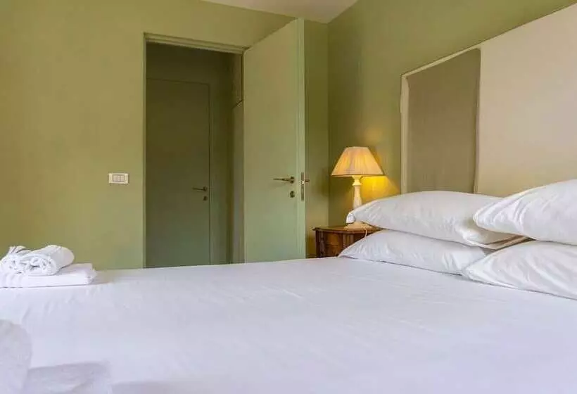 Piazza Venezia Charming & Bright Apartment