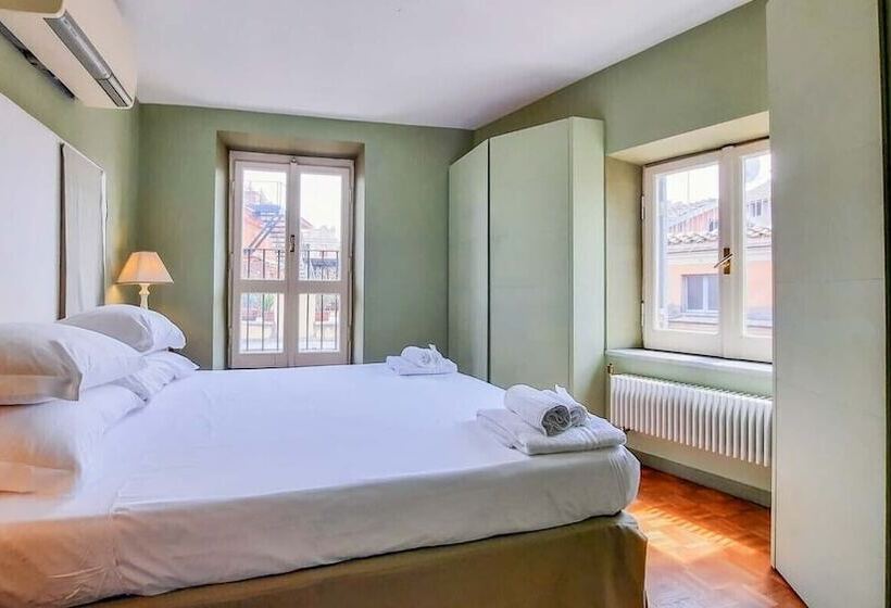 Piazza Venezia Charming & Bright Apartment