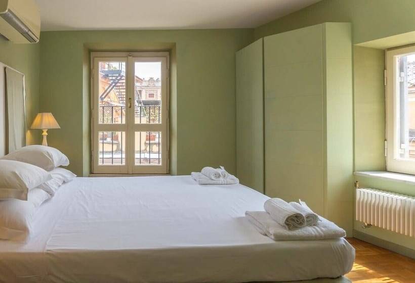 Piazza Venezia Charming & Bright Apartment