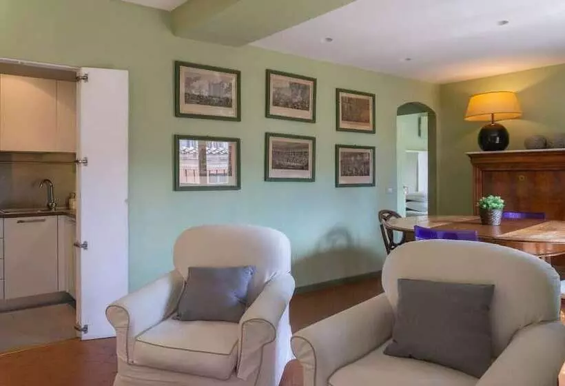 Piazza Venezia Charming & Bright Apartment