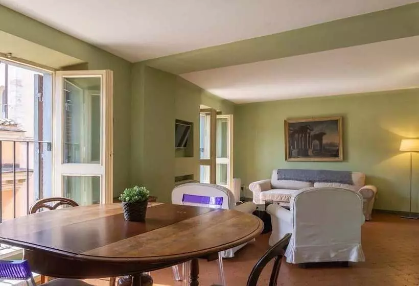 Piazza Venezia Charming & Bright Apartment