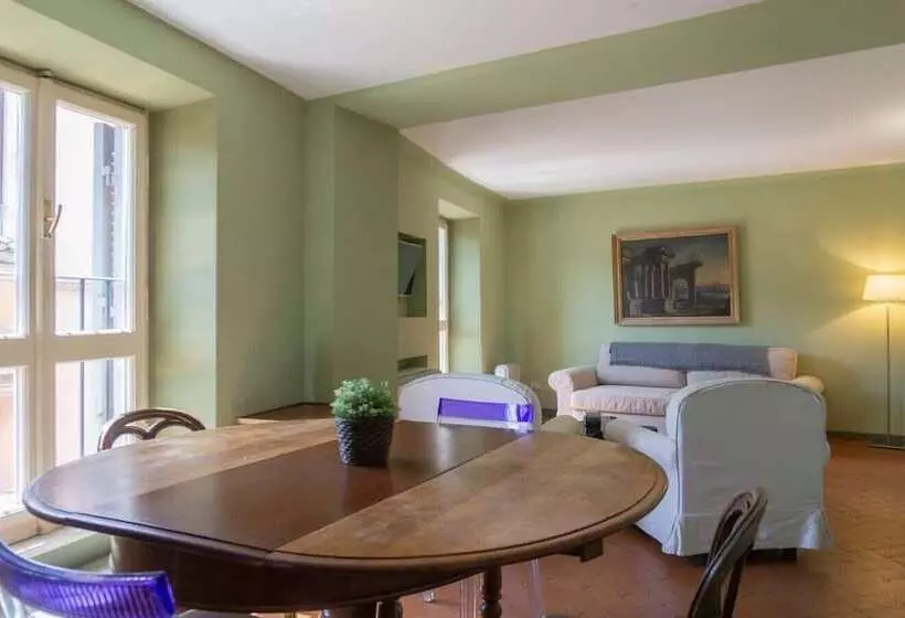 Piazza Venezia Charming & Bright Apartment