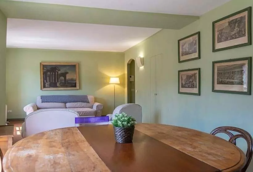 Piazza Venezia Charming & Bright Apartment
