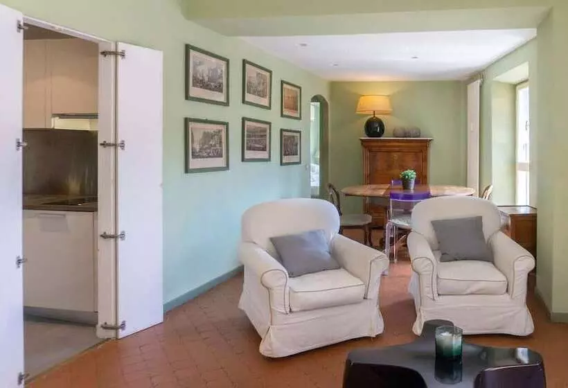 Piazza Venezia Charming & Bright Apartment