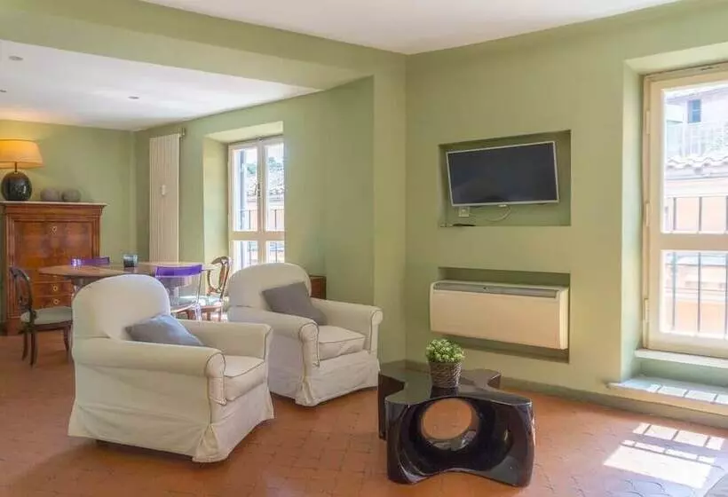 Piazza Venezia Charming & Bright Apartment
