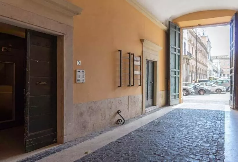 Piazza Venezia Charming & Bright Apartment