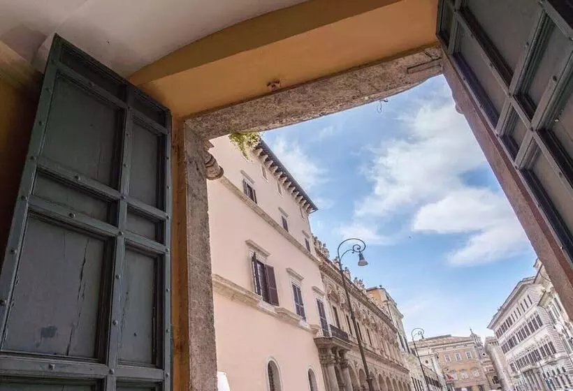 Piazza Venezia Charming & Bright Apartment