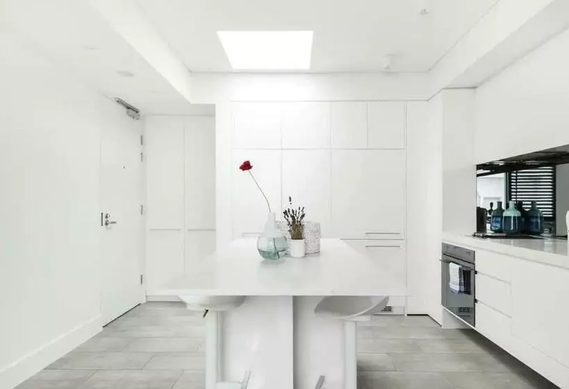 Stylish 1br Apartment With Skylight Near Bondi Beach