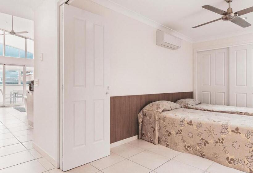 Malibu Apartments Unit 1 And 2 5 Oak Street