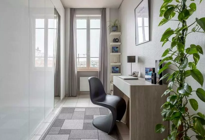 Charming Suite Tolstoï   2 Guests