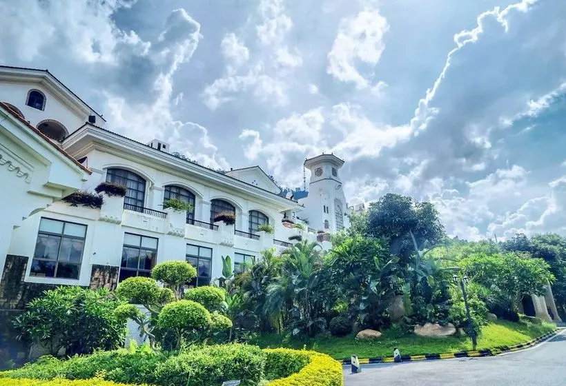 Отель Country Garden Phoenix Hot Spr