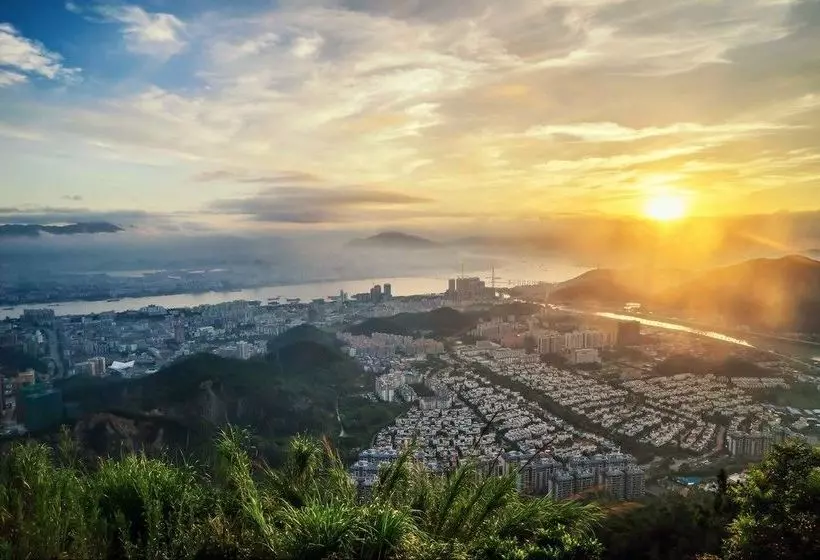 Отель Country Garden Phoenix Hot Spr