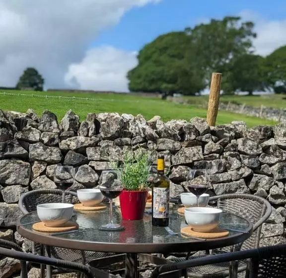 Primrose Cottage   Tideswell, Peak District