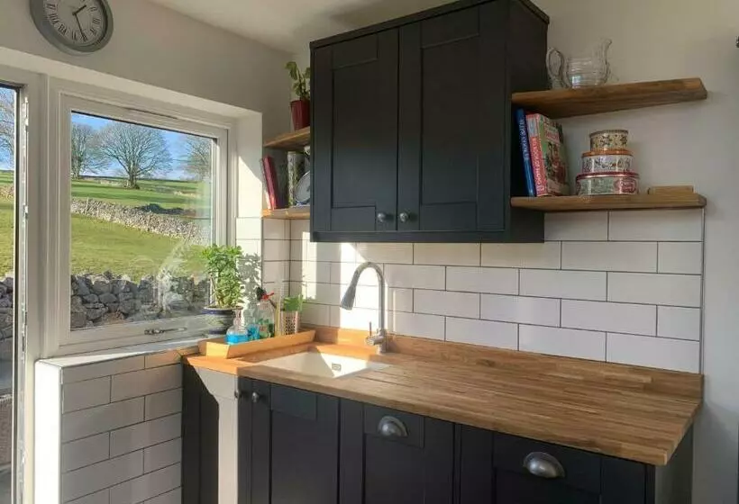 Primrose Cottage   Tideswell, Peak District