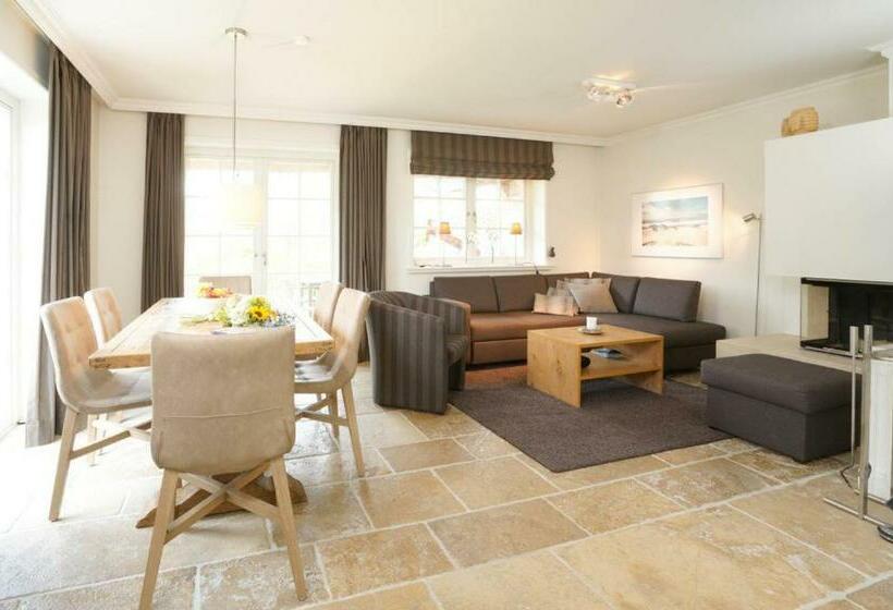 Reethüs 5a  Exklusive Doppelhaushälfte Für Bis Zu 5 Personen Unter Reet In Strand Nähe