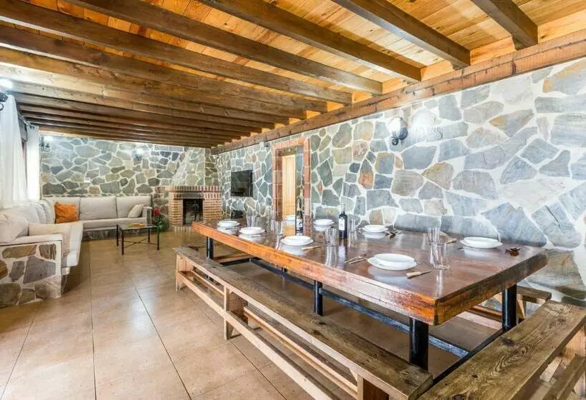 Gorgeous Home In El Borge With Wifi