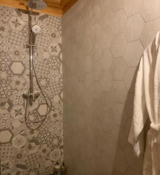 Chalet Le Familial Spa & Sauna Serviettes Peignoirs Lits Faits Ménage Inclus