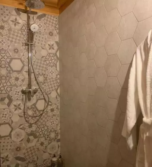Chalet Le Familial   Spa & Sauna   Serviettes   Peignoirs   Lits Faits   Ménage Inclus