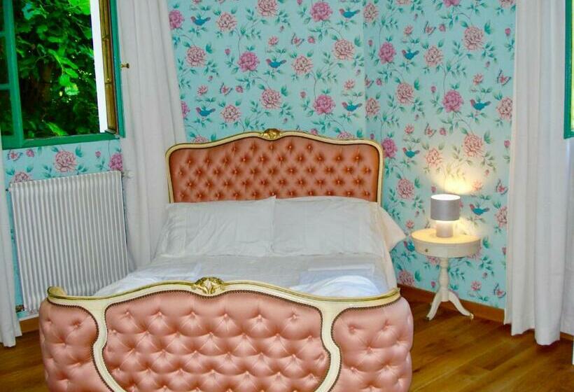 Chateau De La Vallee East Or West Wing