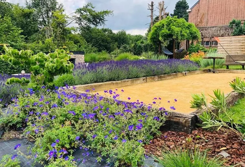 Juste à Côté, Maison De Caractère Avec Piscine