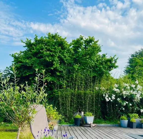 Juste à Côté, Maison De Caractère Avec Piscine