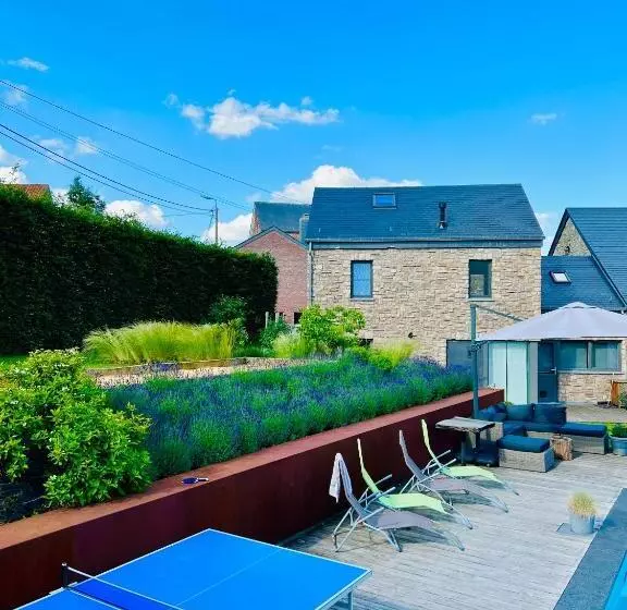 Juste à Côté, Maison De Caractère Avec Piscine