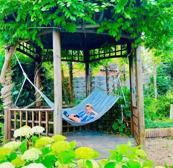 Juste à Côté, Maison De Caractère Avec Piscine