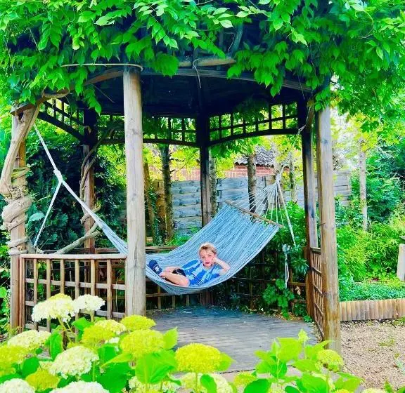 Juste à Côté, Maison De Caractère Avec Piscine