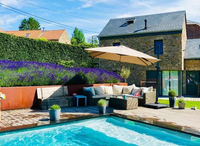 Juste à Côté, Maison De Caractère Avec Piscine