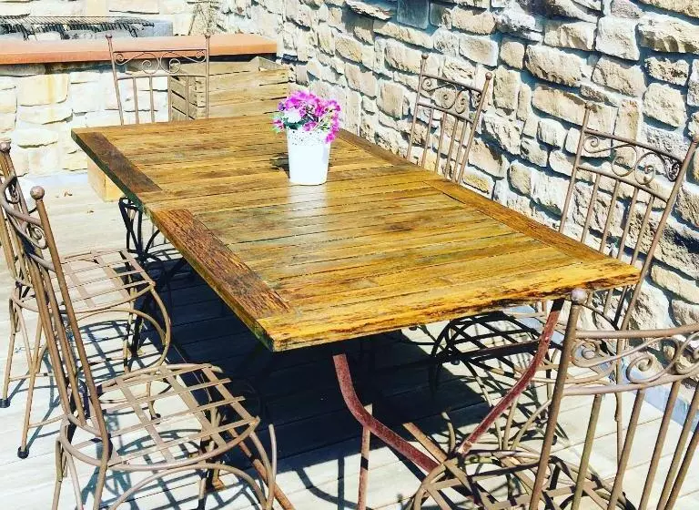 Juste à Côté, Maison De Caractère Avec Piscine